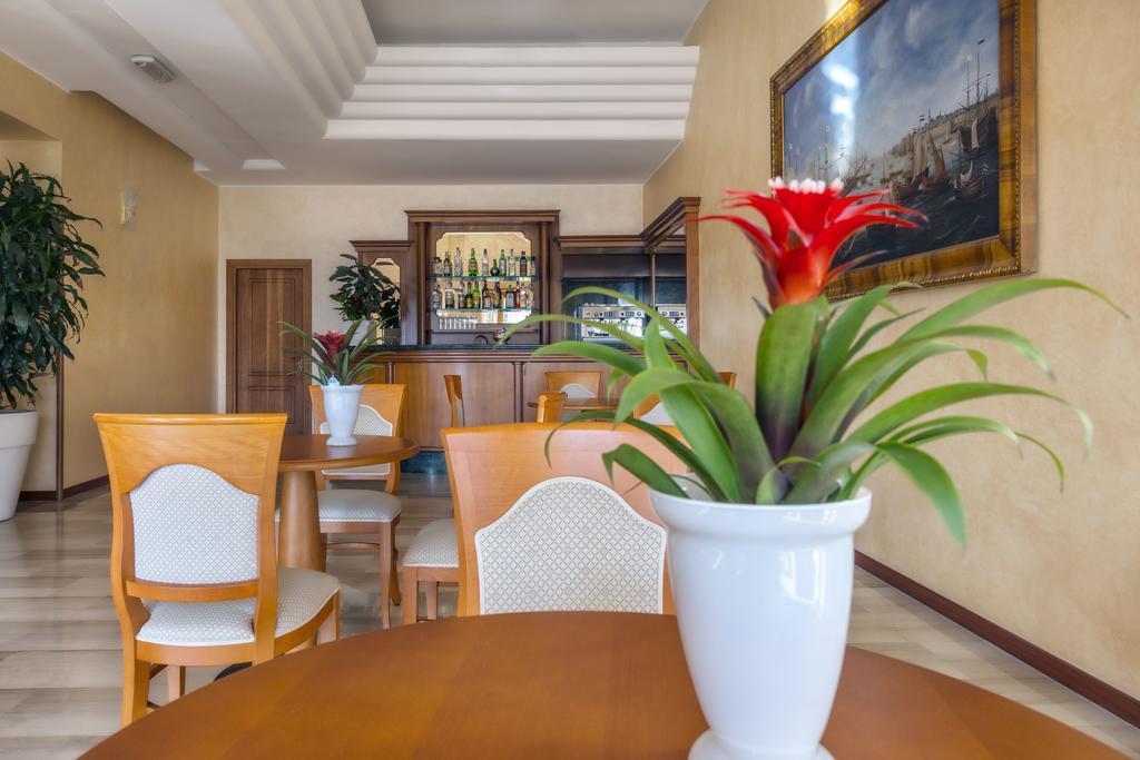 Astura Palace Hotel Νετούνο Εξωτερικό φωτογραφία