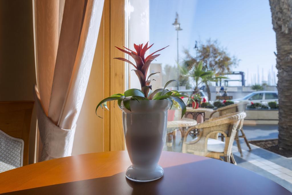 Astura Palace Hotel Νετούνο Εξωτερικό φωτογραφία
