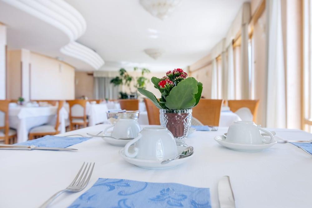 Astura Palace Hotel Νετούνο Εξωτερικό φωτογραφία